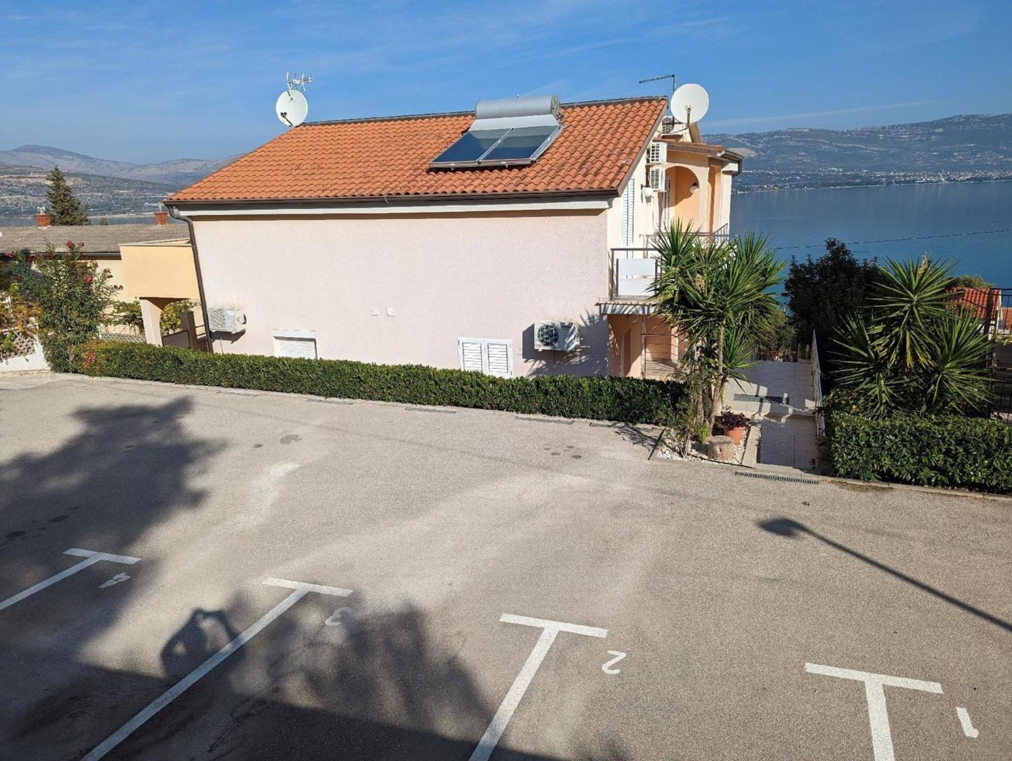 Helles Studioappartement Mit Grossem Balkon Trogir Exterior photo