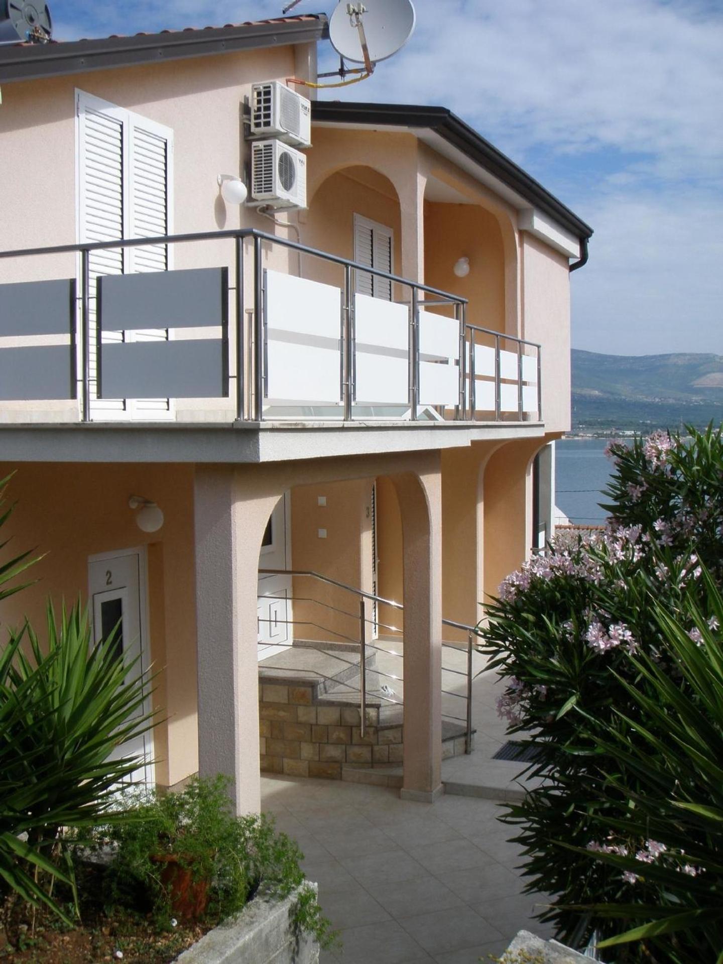 Helles Studioappartement Mit Grossem Balkon Trogir Exterior photo